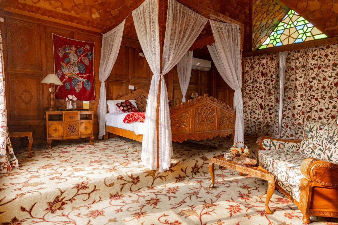 Wangnoo Heritage Houseboats Hotel Srīnagar Екстериор снимка